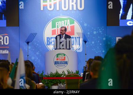 Hotel Parco dei Principi, Rom, Italien, 09. April 2022, Giuseppe Moles, Forza Italia am zweiten Tag der Veranstaltung „L’Italia del futuro“, die von der politischen Partei Forza Italia organisiert wurde. Die Veranstaltung endet mit der Intervention von Silvio Berlusconi, dem Anführer von Forza Italia. - Nachrichten Stockfoto