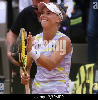 Bogota, Kolumbien. 9. April 2022. Laura Pigossi aus Brasilien feiert seinen Sieg gegen Maria Camila Osorio aus Kolumbien und ihre Qualifikation zum Finale beim WTA-Turnier Copa Colsanitas am 9. April 2022 in Bogota, Kolumbien. (Bild: © Daniel Garzon Herazo/ZUMA Press Wire) Stockfoto