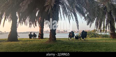 Bali, Taiwan - Apr 0, 2022 : wunderschöner Sonnenuntergang über dem Danshui Fluss, Bali, Taiwan Stockfoto