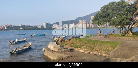Bali, Taiwan - Apr 0, 2022 : wunderschöner Sonnenuntergang über dem Danshui Fluss, Bali, Taiwan Stockfoto