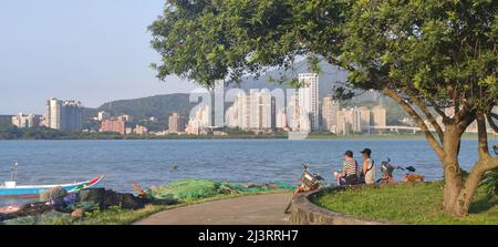 Bali, Taiwan - Apr 0, 2022 : wunderschöner Sonnenuntergang über dem Danshui Fluss, Bali, Taiwan Stockfoto