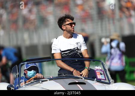 Albert Park, Melbourne, Victoria, Australien. 10. April 2022. FIA Formel-1-Weltmeisterschaft 2022 - Formel 1 Rolex großer Preis von Australien - Pierre Gasly (Frankreich) Rennen für die Scuderia AlphaTauri während der Fahrerparade -Bildquelle: brett keating/Alamy Live News Stockfoto