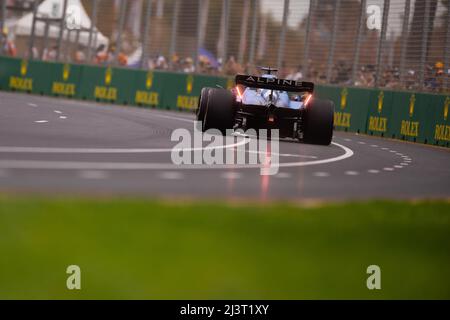 Melbourne, Australien. 09. April 2022. Fernando Alonso aus Spanien fährt beim Training vor dem Grand Prix von Australien 2022 auf der Albert Park Grand Prix-Strecke den Alpine F1 A522 Renault mit der Nummer 14. (Foto von George Hitchens/SOPA Images/Sipa USA) Quelle: SIPA USA/Alamy Live News Stockfoto