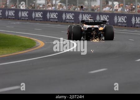 Melbourne, Australien. 09. April 2022. Daniel Ricciardo aus Australien fährt den McLaren MCL36 mit der Nummer 3 während des Trainings vor dem Grand Prix von Australien 2022 auf der Rennstrecke des Albert Park Grand Prix. Kredit: SOPA Images Limited/Alamy Live Nachrichten Stockfoto