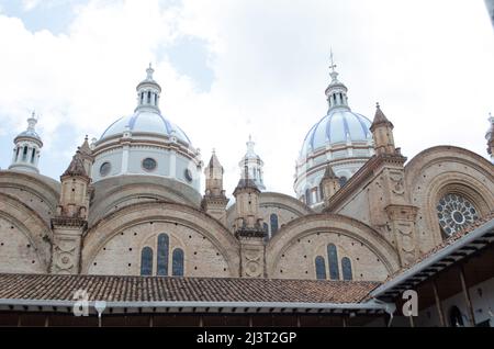 Kuppeln der Kathedrale der Unbefleckten Empfängnis oder der Neuen Kathedrale von Cuenca Stockfoto