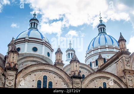 Kuppeln der Kathedrale der Unbefleckten Empfängnis oder der Neuen Kathedrale von Cuenca Stockfoto