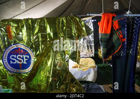 Medyka, Polen. 8. April 2022. SSA, Retter ohne Grenzen, im Medyka Border Camp. Medizinisches Zelt am 9. April 2022 (Bildquelle: © Amy Katz/ZUMA Press Wire) Stockfoto