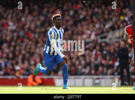 London, Großbritannien. 09. April 2022. Yves Bissouma (B&HA) beim EPL-Spiel Arsenal gegen Brighton und Hove Albion am 9. April 2022 im Emirates Stadium, London, Großbritannien. Kredit: Paul Marriott/Alamy Live Nachrichten Stockfoto