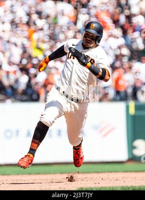 April 09 2022 San Francisco CA, USA San Francisco Shortstop Thaoro Estrada (39) läuft nach Hause, um während des MLB-Spiels zwischen den Miami Marlins und den San Francisco Giants zu Punkten. Die Marlins schlugen die Giants 2-1 im Oracle Park San Francisco Calif. Thurman James/CSM Stockfoto