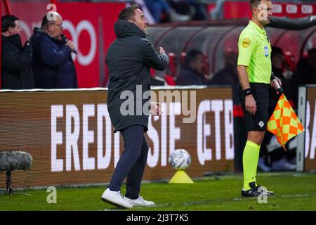 UTRECHT, NIEDERLANDE - 9. APRIL: Trainer Sjors Ultee von Fortuna Sittard trainiert seine Spieler während des niederländischen Eredivisie-Spiels zwischen dem FC Utrecht und Fortuna Sittard am 9. April 2022 im Stadion Galgenwaard in Utrecht, Niederlande (Foto: Joris Verwijst/Orange Picts) Stockfoto