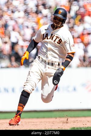 April 09 2022 San Francisco CA, USA San Francisco Shortstop Thaoro Estrada (39) läuft nach Hause, um während des MLB-Spiels zwischen den Miami Marlins und den San Francisco Giants zu Punkten. Die Marlins schlugen die Giants 2-1 im Oracle Park San Francisco Calif. Thurman James/CSM Stockfoto