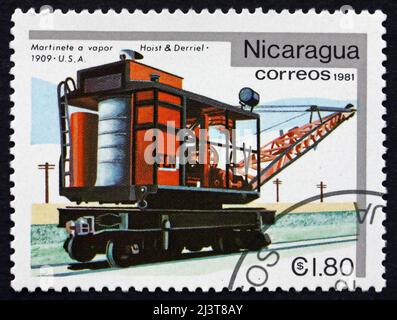 NICARAGUA - UM 1981: Eine in Nicaragua gedruckte Briefmarke zeigt Hoist und Derriel, 1909, um 1981 Stockfoto