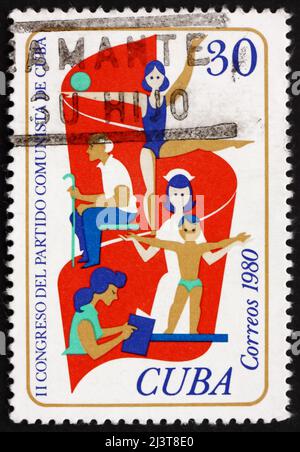KUBA - UM 1980: Eine in Kuba gedruckte Briefmarke zeigt Leichtathletik, Ältere, Bildung, um 1980 Stockfoto