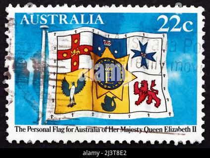 AUSTRALIEN - UM 1981: Eine in Australien gedruckte Marke zeigt die persönliche Flagge der Königin Elizabeths von Australien, um 1981 Stockfoto