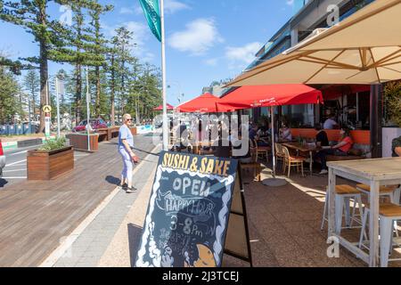 Restaurants und japanisches Sushi- und Sake-Restaurant in Dee Why, Sydney, NSW, Australien Stockfoto