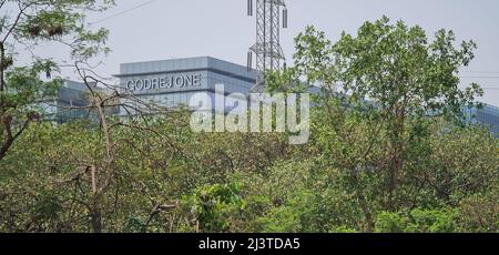 Mumbai, Maharashtra, Indien, April 04 2022: Godrej One, der Hauptsitz von Godrej Industries in Vikhroli Township. Blick von der östlichen Schnellstraße. Stockfoto