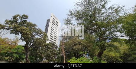 Mumbai, Maharashtra, Indien, April 04 2022: Godrej Garden Enclave, Premium Apartment Complex von Godrej Group in Vikhroli Township zusammen mit Schule und Stockfoto