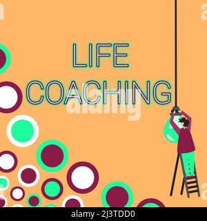 Textschild mit Life Coaching. Wort für Leben verbessern durch Herausforderungen ermutigt uns in unserer Karriere Geschäftsmann Standing Ladder Fixing Light Bulb Stockfoto