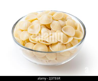 Ungekochte Orecchiette Pasta in Glasschale isoliert auf weißem Hintergrund Mit Beschneidungspfad Stockfoto