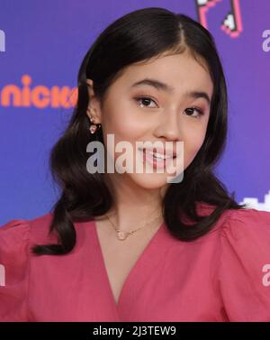 Los Angeles, USA. 09. April 2022. Imogen Cohen kommt bei den Nickelodeon Kid's Choice Awards 2022 an, die am Samstag, dem 9. April 2022, im Barker Hangar in Santa Monica, CA, verliehen wurden. (Foto: Sthanlee B. Mirador/Sipa USA) Quelle: SIPA USA/Alamy Live News Stockfoto