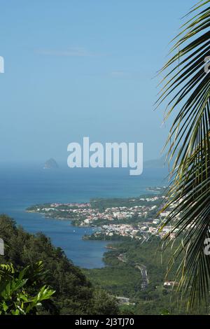 Martinique, Antillen, Route de Balata, Fort-de-France vu sur la mer des Caraibes et la Côte martinquaise, vue en hauteur Stockfoto