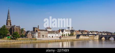 Panorama der St. Martinus Kirche an der Maas in Maastricht, Niederlande