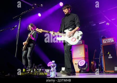 Die italienische Rock-Pop-Band Zen Circus spielt live in Turin Stockfoto