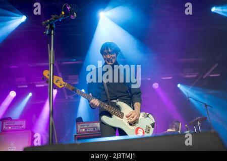 Die italienische Rock-Pop-Band Zen Circus spielt live in Turin Stockfoto