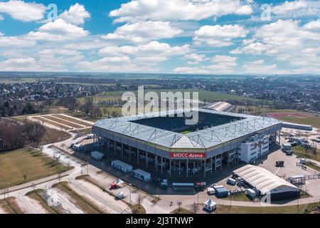 Magdeburg, Deutschland - März 2022: Luftaufnahme der MDCC-Arena, Heimstadion von 1. FC Magdeburg Stockfoto