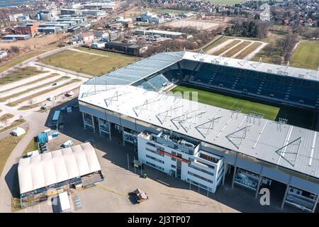 Magdeburg, Deutschland - März 2022: Luftaufnahme der MDCC-Arena, Heimstadion von 1. FC Magdeburg Stockfoto