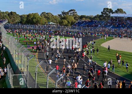 Melbourne, Australien. 10. April 2022. Fans, F1 Grand Prix of Australia auf dem Melbourne Grand Prix Circuit am 10. April 2022 in Melbourne, Australien. (Foto von HIGH TWO) Quelle: dpa/Alamy Live News Stockfoto