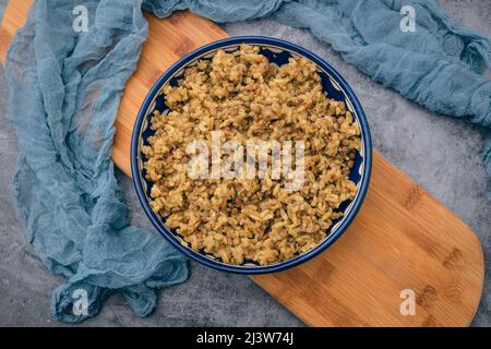 Mujadara – Linsen und Reispilaf, Rezept für die Küche des Nahen Ostens, traditionelles arabisches Gericht Stockfoto