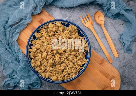 Mujadara – Linsen und Reispilaf, Rezept für die Küche des Nahen Ostens, traditionelles arabisches Gericht Stockfoto