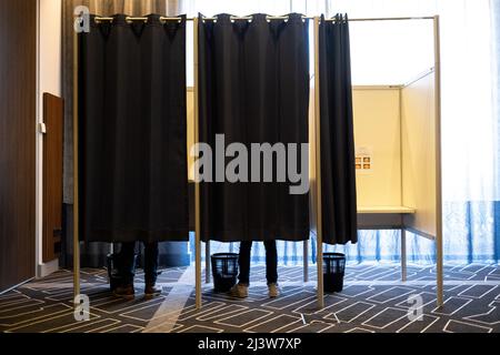 Niederlande, Amsterdam am 10/04/2022. Wahllokal für die Franzosen im Ausland für die französischen Präsidentschaftswahlen. Foto von Martin Bertrand. Zahlt- Stockfoto