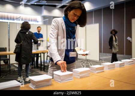 Niederlande, Amsterdam am 10/04/2022. Wahllokal für die Franzosen im Ausland für die französischen Präsidentschaftswahlen. Foto von Martin Bertrand. Zahlt- Stockfoto