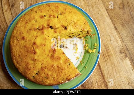 Blick von oben auf den hausgemachten Orangenbiskuit Stockfoto