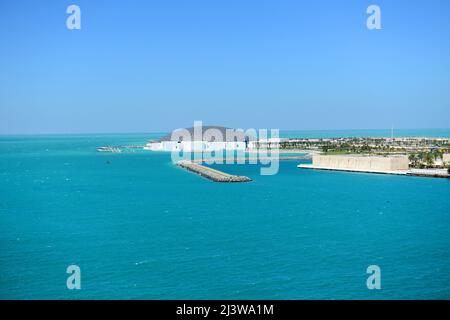 Das wunderschöne Museum Louvre Abu Dhabi auf der Insel Saadiyat in Abu Dhabi, Vereinigte Arabische Emirate. Stockfoto