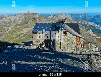 Berghütte Blüemlisalphütte des Schweizerischen Alpenvereins, SAC, Berner Alpen, Kandersteg, Schweiz Stockfoto