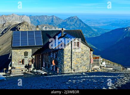 Berghütte Blüemlisalphütte des Schweizerischen Alpenvereins, SAC, Berner Alpen, Kandersteg, Schweiz Stockfoto