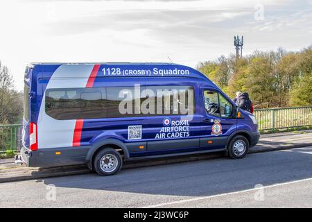 Royal Air Force Cadets 1128 Crosby Squadron Vehicle; Ford Transit 460 TREND H/R BUS 18 STR XLWB mit Trainees in Chorley, Großbritannien Stockfoto