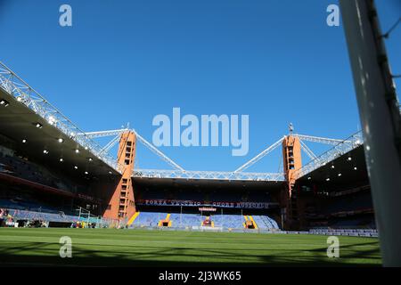 Genua, Italien. 10. April 2022. Blick auf das Luigi Ferraris Stadium während der italienischen Serie A, Fußballspiel zwischen Genua FC und SS Lazio, im Luigi Ferraris Stadium in Genua, Italien. Foto Nderim Kaceli Kredit: Unabhängige Fotoagentur/Alamy Live Nachrichten Stockfoto