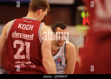 Gießen, Deutschland. 10. April 2022. PAUL ZIPSER ( 16 Bayern ) während des easyCredit Basketball Bundesliga-Spiels zwischen JobStairs Giessen 46ers und FC Bayern Basketball in der Osthalle in Giessen. Easycredit Basketball Bundesliga Julia Kneissl/SPP Credit: SPP Sport Pressefoto. /Alamy Live News Stockfoto