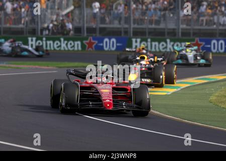 16 LECLERC Charles (mco), Scuderia Ferrari F1-75, 01 VERSTAPPEN Max (nld), Red Bull Racing RB18, Aktion während der Formel 1 Heineken Australian Grand Prix 2022, 3. Lauf der FIA Formel 1 Weltmeisterschaft 2022, auf dem Albert Park Circuit, vom 8. Bis 10. April 2022 in Melbourne, Australien - Foto: Dppi/DPPI/LiveMedia Stockfoto