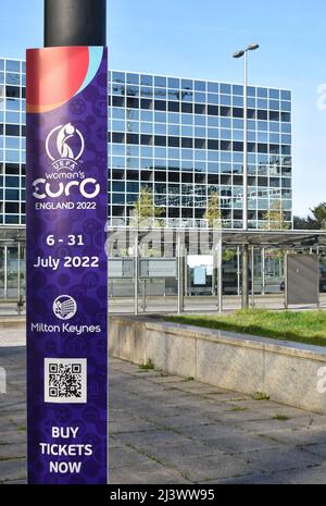 Werbung für die UEFA Women's Euro England 2022 am Station Square, Milton Keynes. Stockfoto