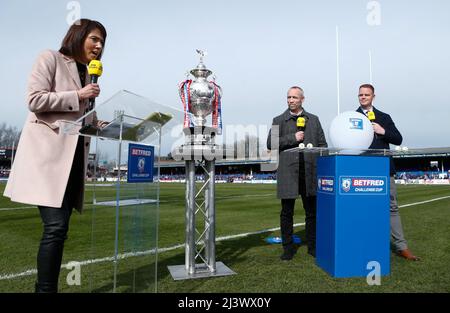 Die Halbfinalverlosung für den Betfred Challenge Cup findet während des Matches im Viertelfinale des Betfred Challenge Cup im Be Well Support Stadium, Wakefield, statt. Bilddatum: Sonntag, 10. April 2022. Stockfoto