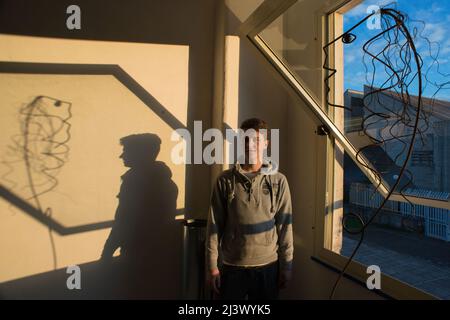 Neapel, Italien 21/01/2016: Francesco, Schmied, in der Werkstatt-Vereinigung Officina delle Culture in Scampia. ©Andrea Sabbadini Stockfoto