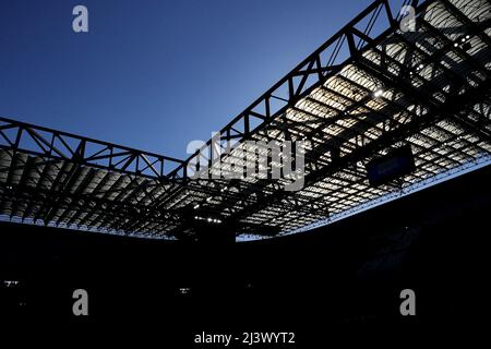 Mailand, Italien, 9.. April 2022. Eine Gesamtansicht des Stadiondachs während des Spiels der Serie A in Giuseppe Meazza, Mailand. Bildnachweis sollte lauten: Jonathan Moscrop / Sportimage Stockfoto