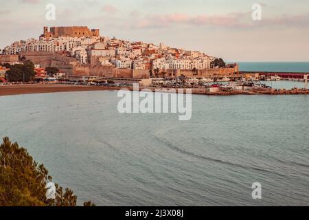 Stadtbild der Stadt Peniscola an der spanischen Mittelmeerküste Costa del Azahar Stockfoto