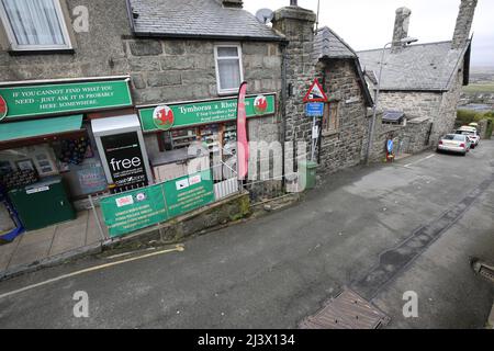 Harlech, Gwynedd, North Wales, Wales, Großbritannien, Ffordd Pen Llech, jetzt die zweitsteilste Straße der Welt. Ffordd Pen Llech ist eine öffentliche Straße in der Stadt Harlech, die im Snowdonia National Park, Nordwales, liegt. Sie galt einst als die steilste Straße der Welt, obwohl dieser Titel am 8. April 2020 an den vorherigen Inhaber der Baldwin Street in Neuseeland zurückging Stockfoto