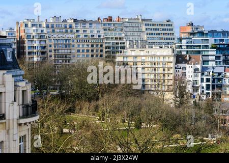 Immobilien rund um die Abtei von La Cambre. Blick auf die Gebäude und Häuser in diesem Bezirk, wo Investoren sind zahlreiche | Evolution des pri Stockfoto